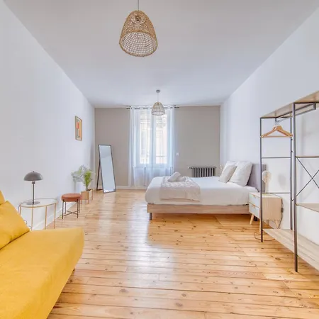 Excellence Sarrail Apartment Reims
